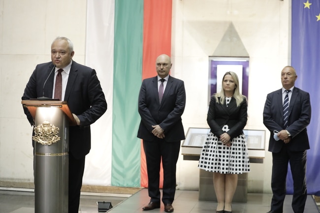 Министър Демерджиев представя екипа си