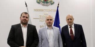 Министрите Явор Гечев, Илин Димитров и Велислав Минеков