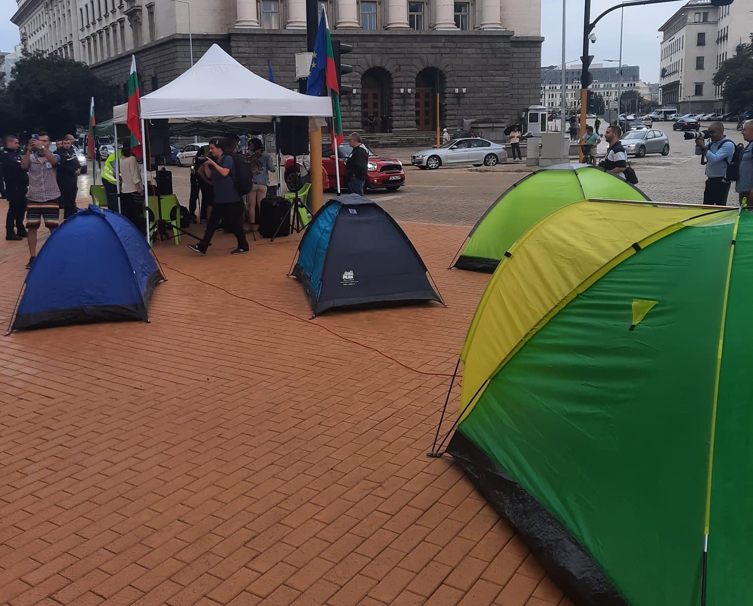 Синдикат Защита подновява протестите с палаткови лагери Те излязоха с