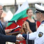 Служебният министър на отбраната Димитър Стоянов с курсант