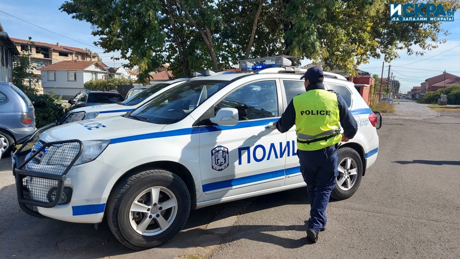 Полицията в Разград издирва шофьор който със своя лек автомобил