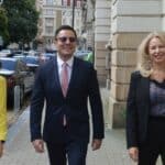 Александър Пулев (в средата)