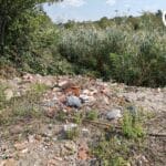 Отпадъци на брега на река Русокастренска