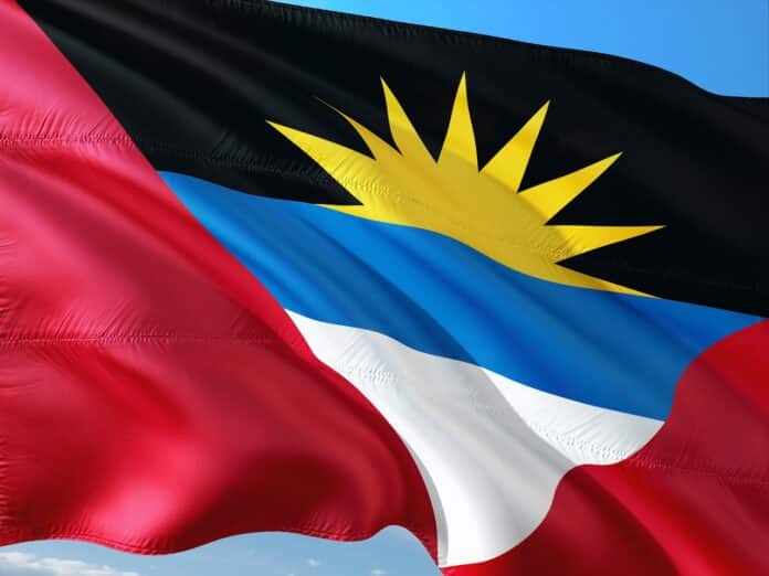 Флаг на Антигуа и Барбуда