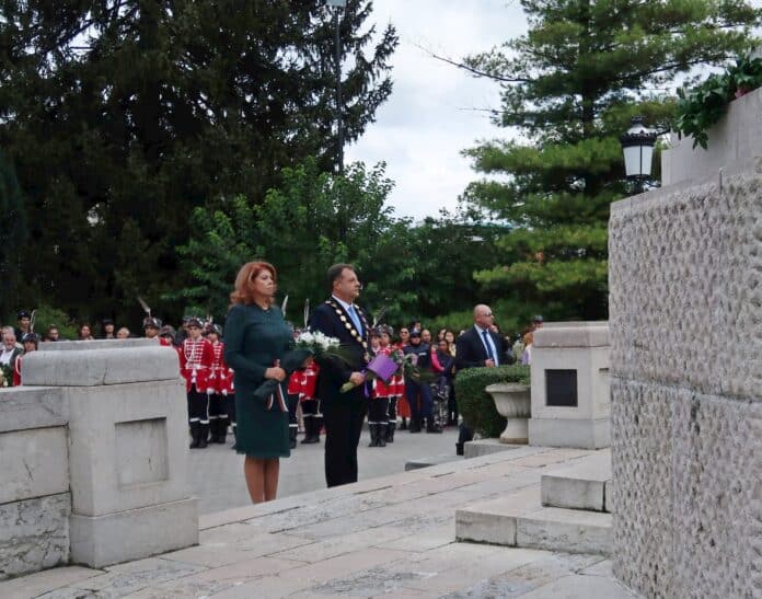 Илияна Йотова и кметът на Велико Търново