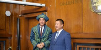 Кметовете Димитър Николов и Асаин Байханов