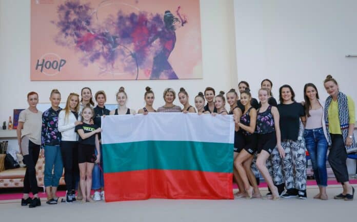 Министър Лечева посети тренировка на гимнастичките ни