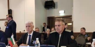 Министър Димитър Стоянов и адмирал Емил Ефтимов