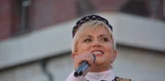 Николина Чакърдъкова