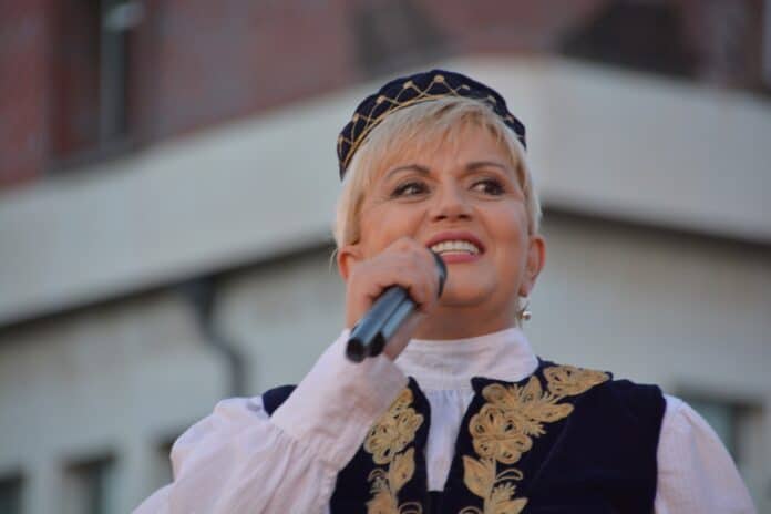 Николина Чакърдъкова