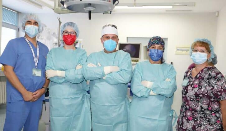 Операция, лекари