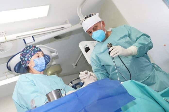 Операция, лекари