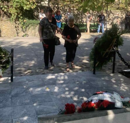 Почит към загинали полицаи