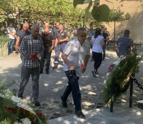 Почит към загинали полицаи