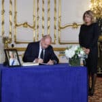 Подписване на книгата за съболезнования