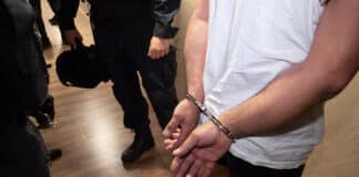 Задържан, полиция