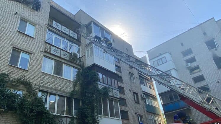 Пожар след обстрел в Украйна