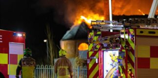 Пожарна кола, пожарникари