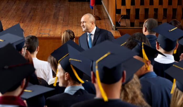 Президентът Румен Радев пред студенти