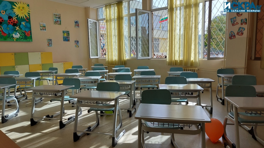 В 55 училища в седем области на България утре ще