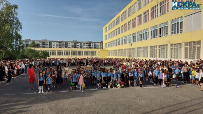 Училище, ученици