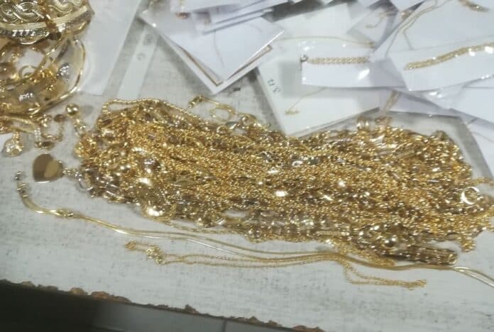Златни накити