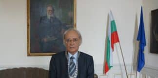 Акад. Антон Дончев