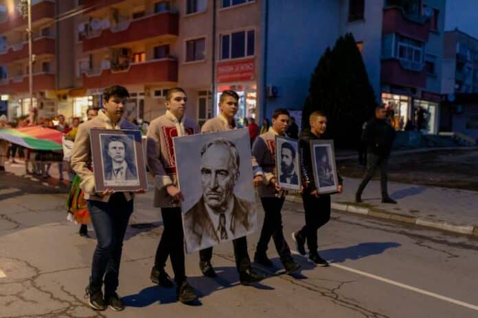 Факелно шествие, Елин Пелин