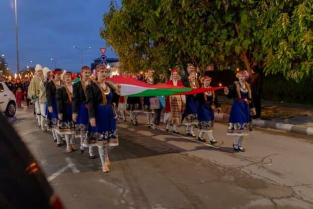 Факелно шествие, Елин Пелин