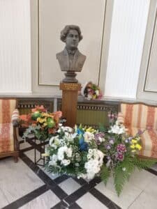 Бюст паметник