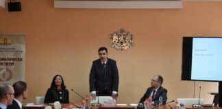 Министър Никола Стоянов по време на семинара