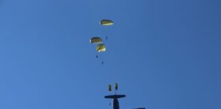 Парашутисти