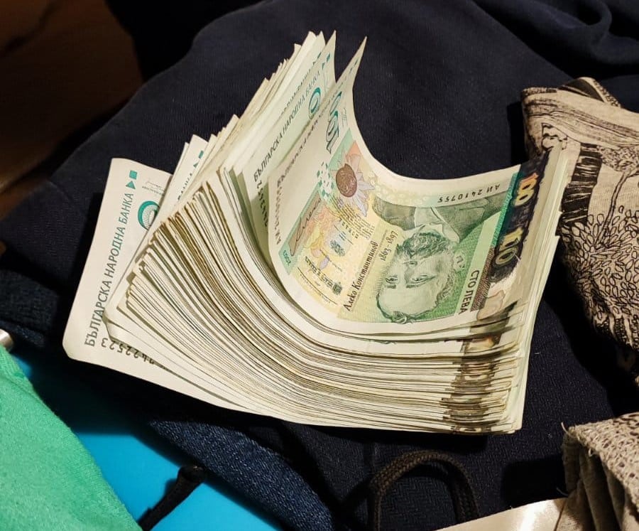 Полицията в Стара Загора издирва собственика на пари намерени на