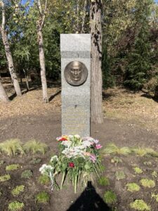 д-р Живко Радев, паметник