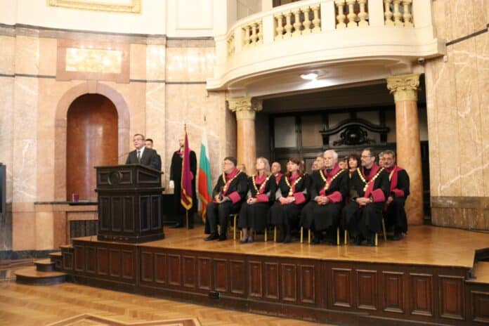 Проф. Сашо Пенов по време на откриването