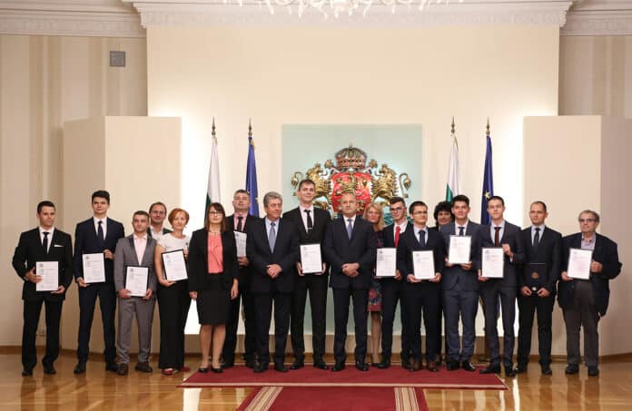 Връчване на отличието "Джон Атанасов"