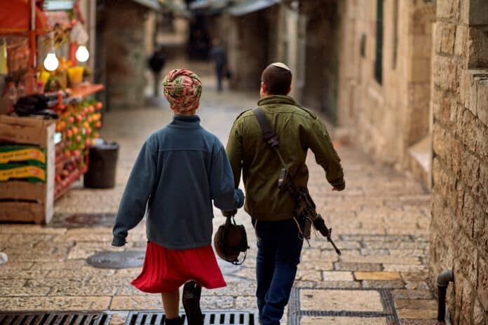 Йерусалим, въоръжени хора.