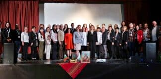 Илияна Йотова на среща на фолклорни състави