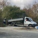 Изхвърляне на отпадъци в дере