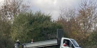 Изхвърляне на отпадъци в дере