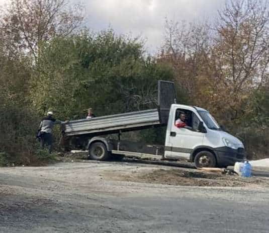 Изхвърляне на отпадъци в дере