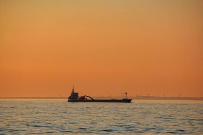 Петролен танкер.