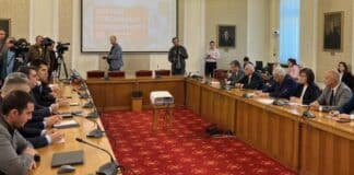 Среща между представители на "Продължаваме Промяната" и БСП