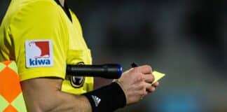 Футболен съдия