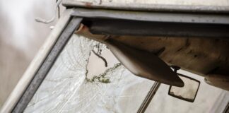 Счупен автомобил