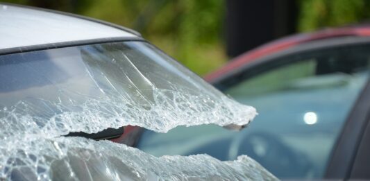 Счупено стъкло на автомобил