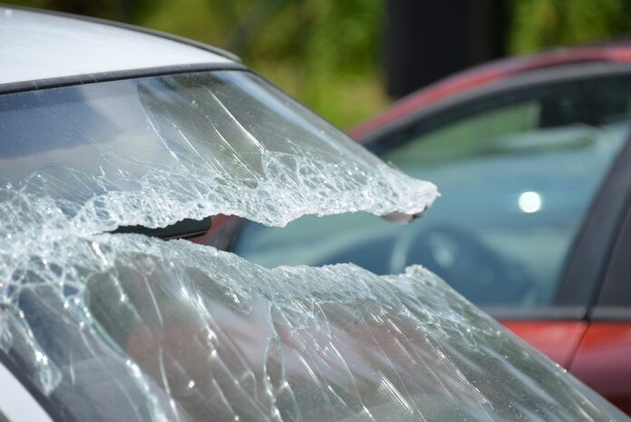 Счупено стъкло на автомобил