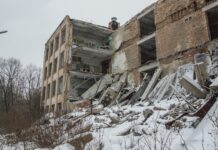 Украйна руини - зима.