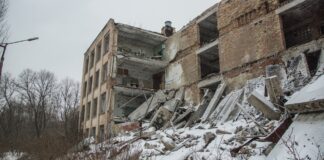 Украйна руини - зима.