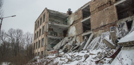 Украйна руини - зима.